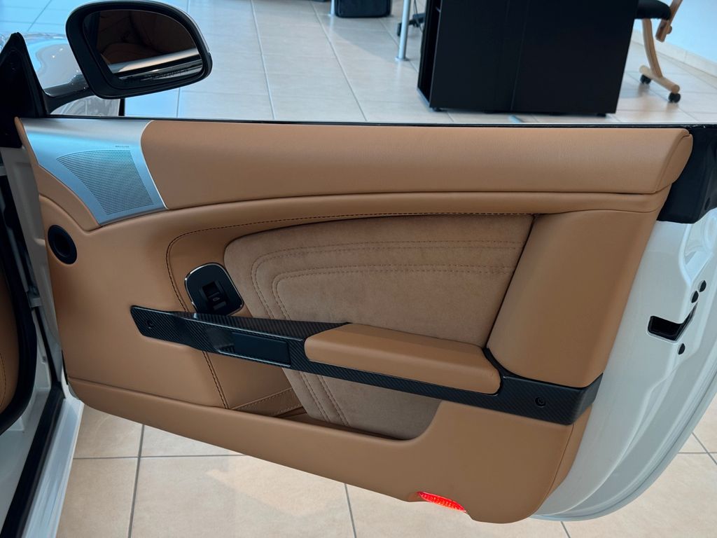 Aston Martin DBS 2011