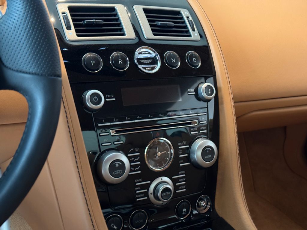 Aston Martin DBS 2011