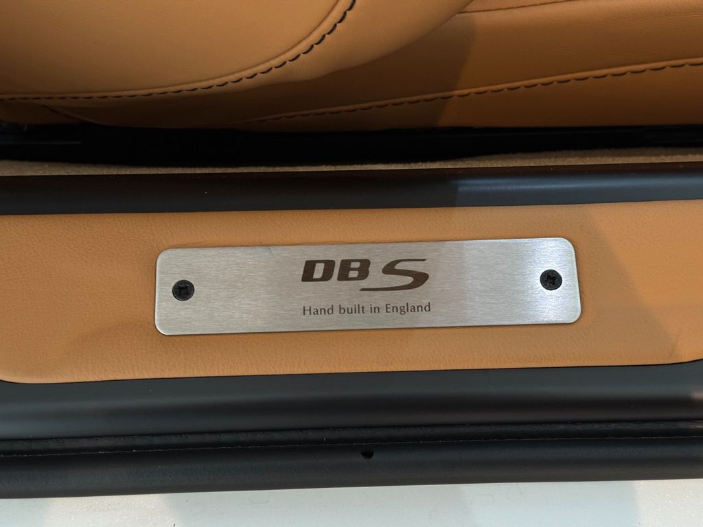 Aston Martin DBS 2011