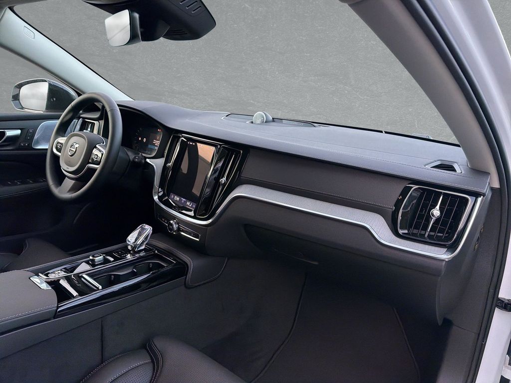 Volvo V60 2025