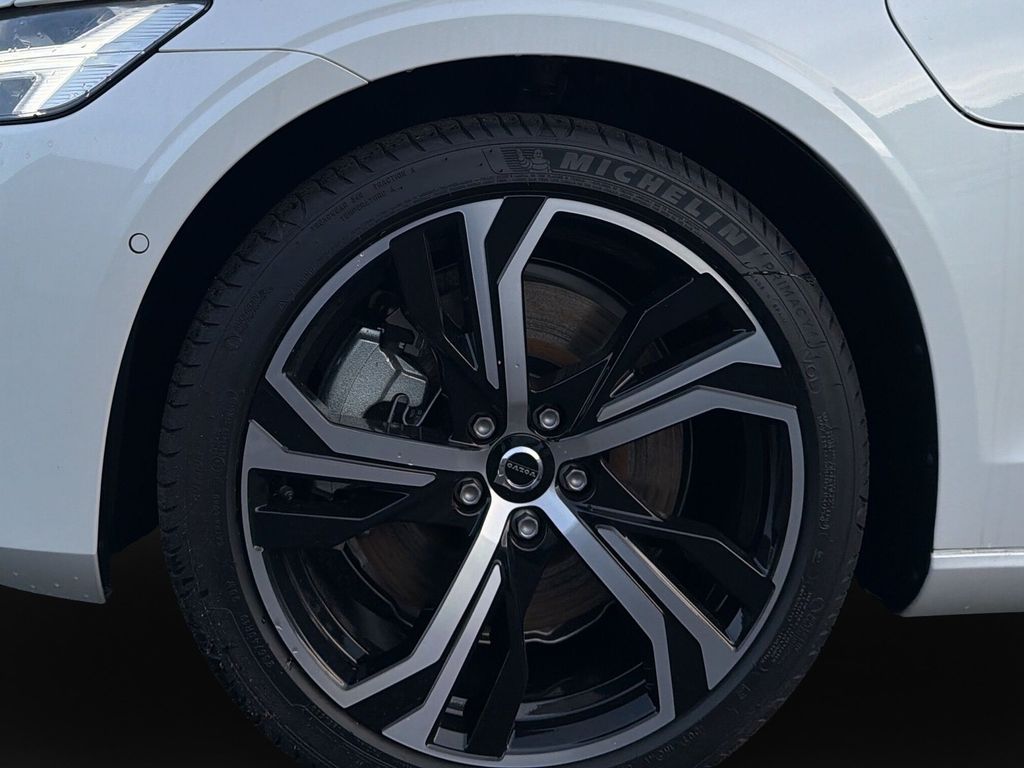 Volvo V60 2025