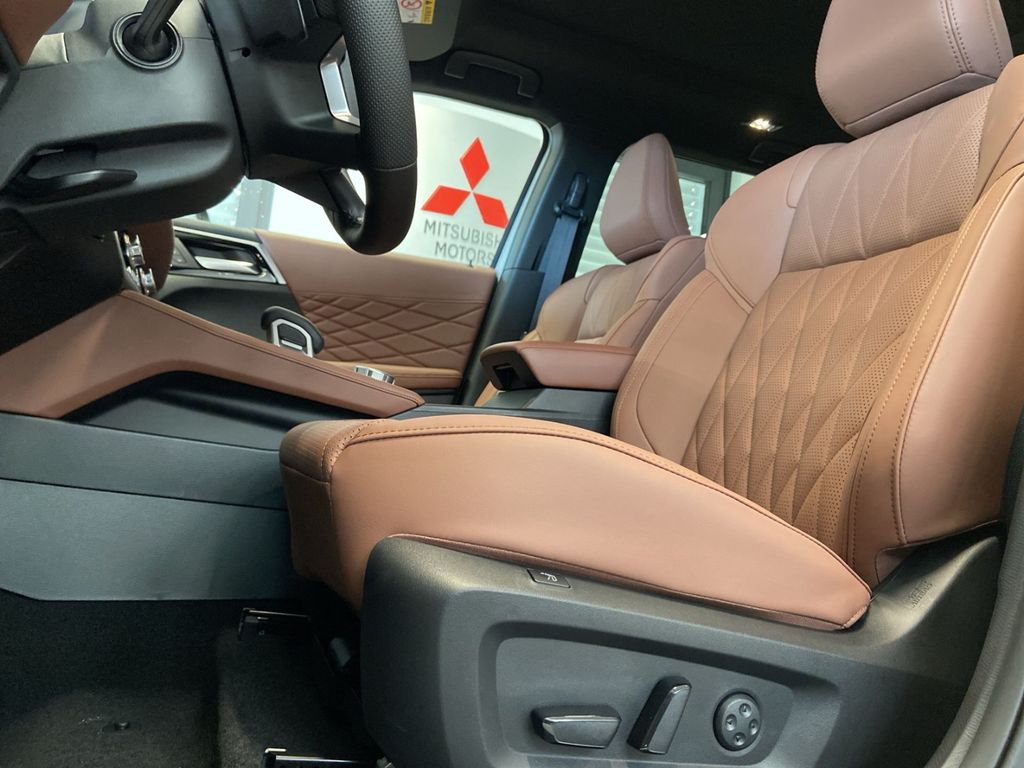 Mitsubishi Outlander 2025