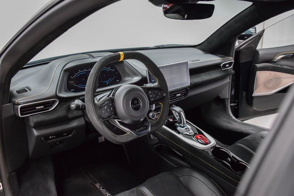 Lotus Emira 2025