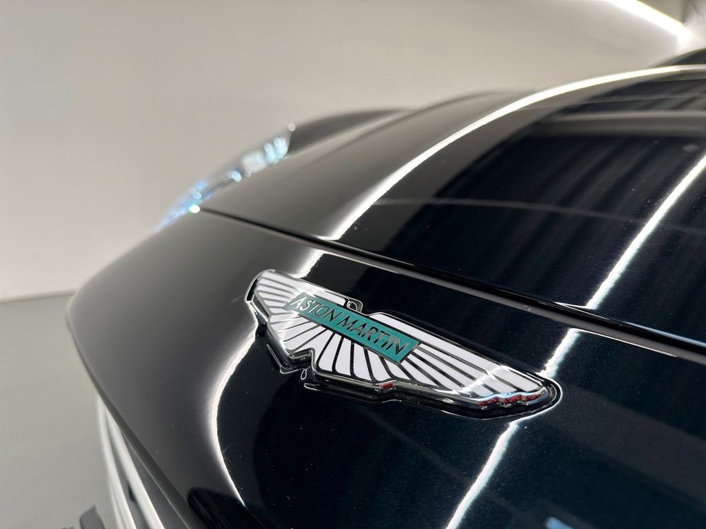 Aston Martin DB12 2024