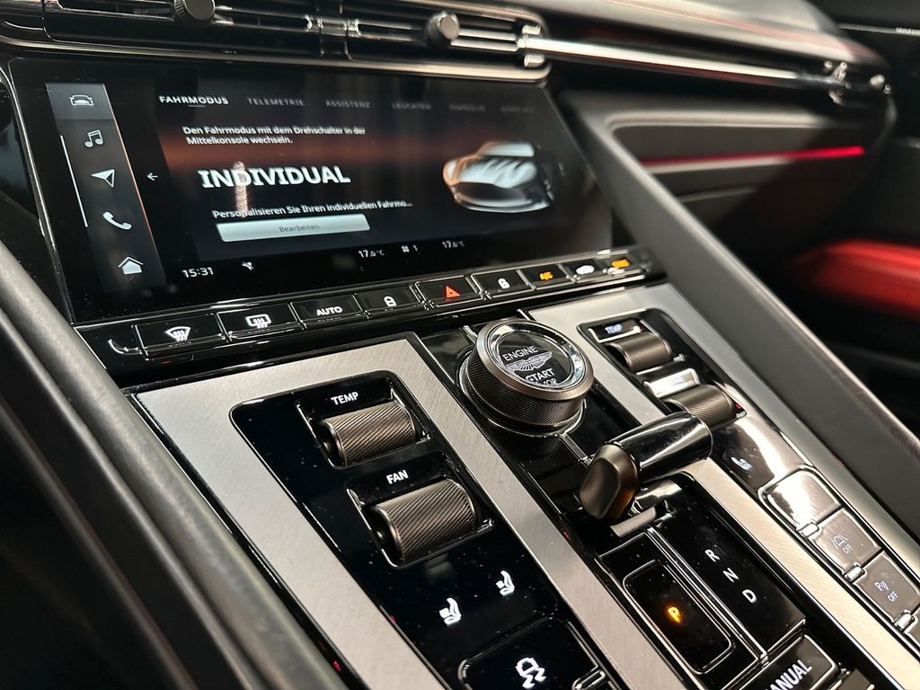 Aston Martin DB12 2024