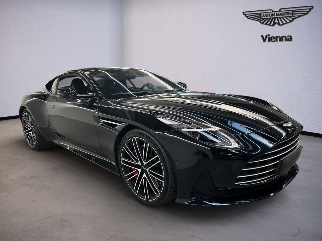 Aston Martin DB12 2024