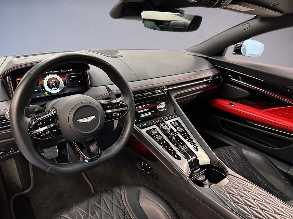 Aston Martin DB12 2024