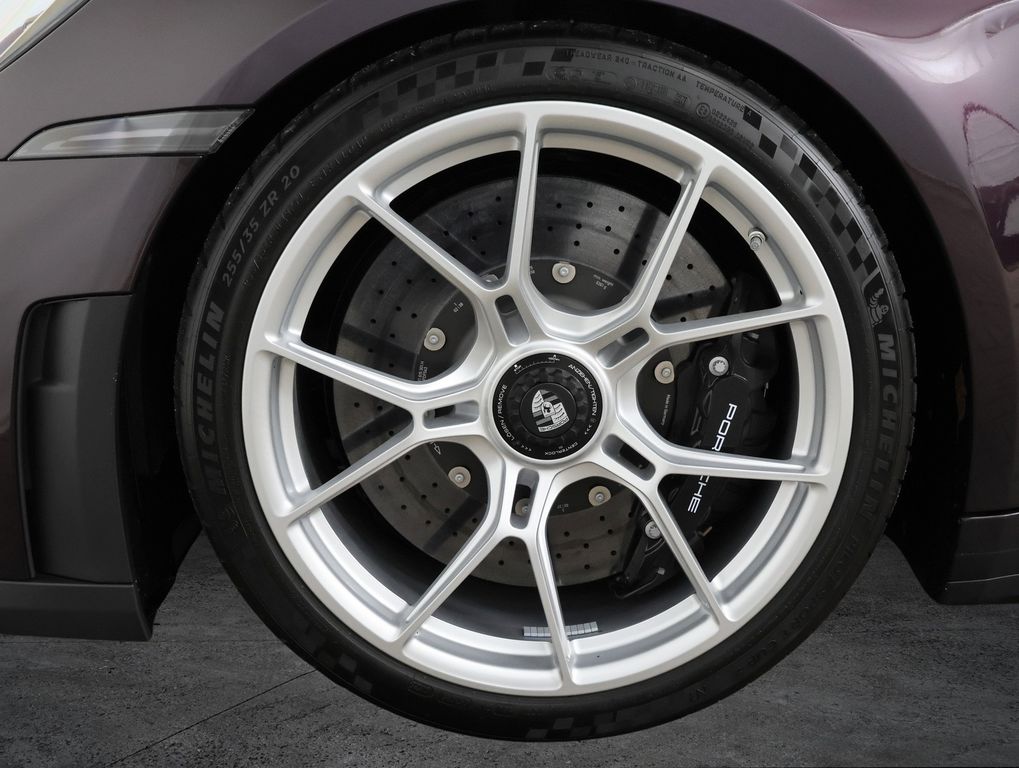 Porsche 992 2025