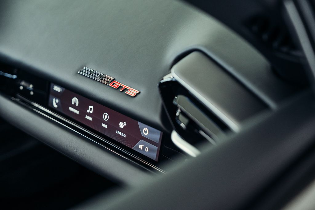 Ferrari 296 GTS 2023