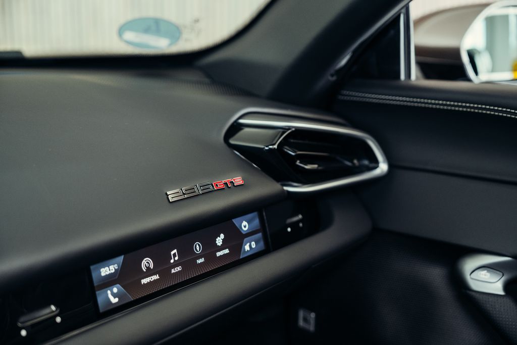 Ferrari 296 GTS 2023