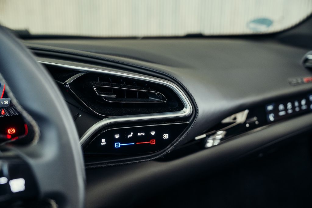 Ferrari 296 GTS 2023