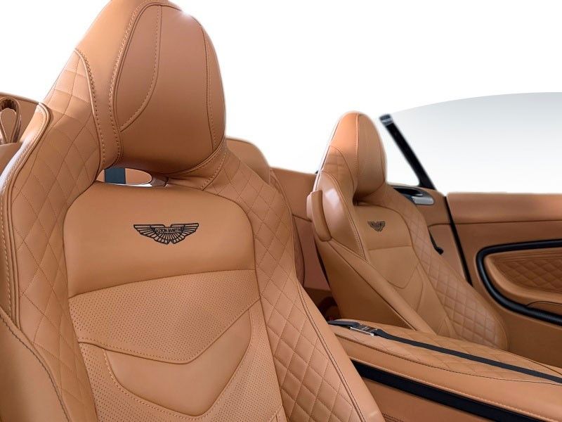 Aston Martin DBS 2024