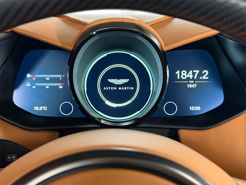 Aston Martin DBS 2024