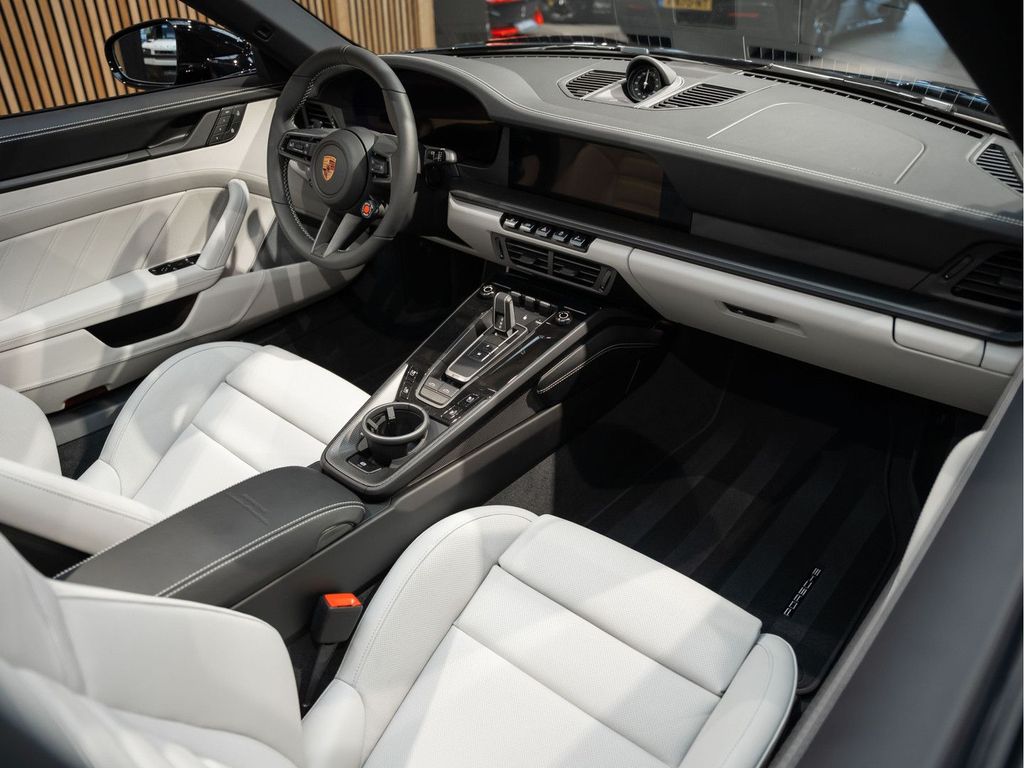 Porsche 992 2025