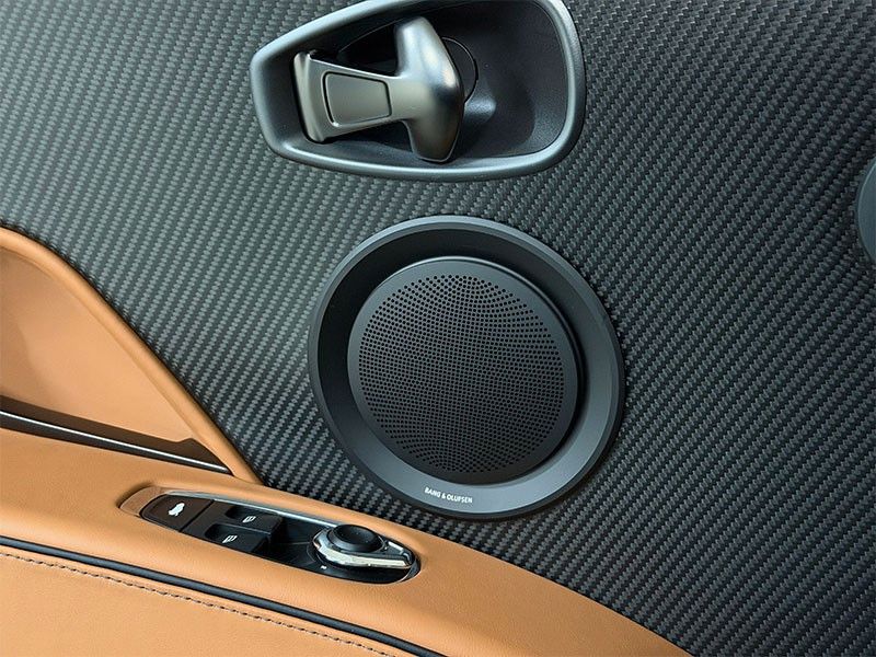 Aston Martin DBS 2024