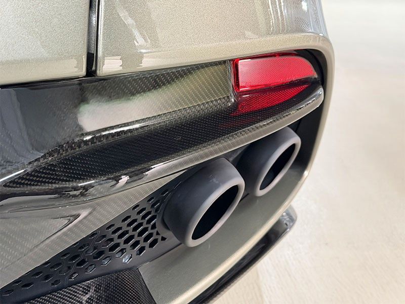 Aston Martin DBS 2024