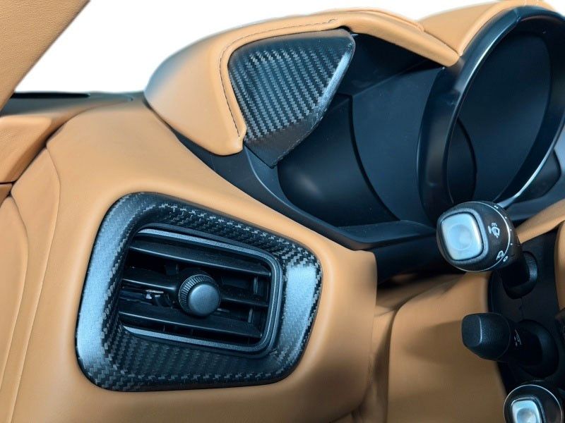 Aston Martin DBS 2024