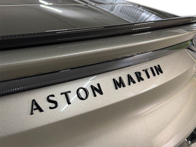 Aston Martin DBS 2024