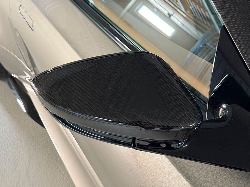 Aston Martin DBS 2024