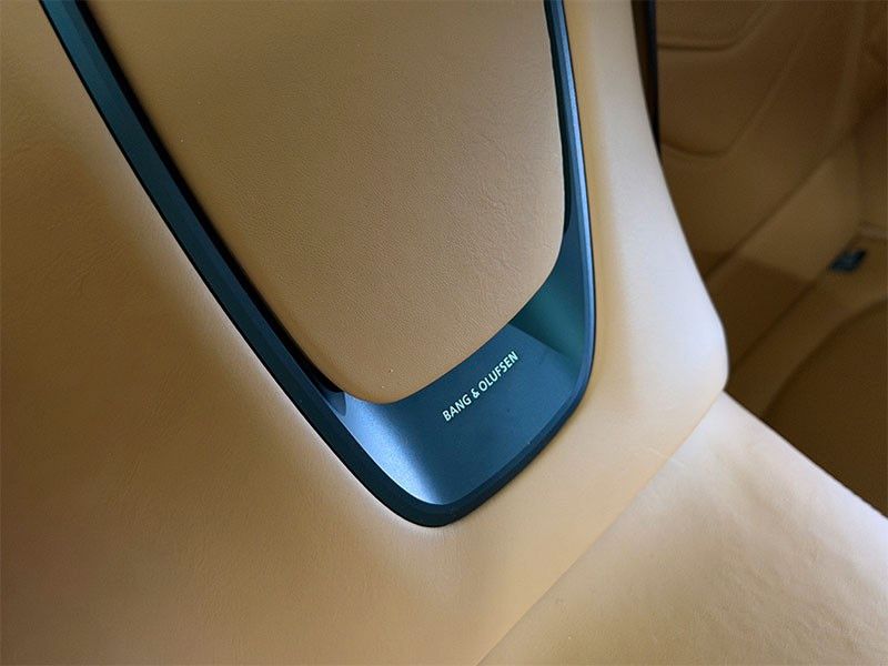 Aston Martin DBS 2024