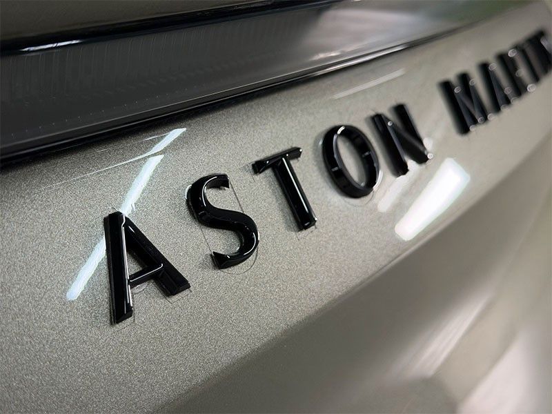 Aston Martin DBS 2024