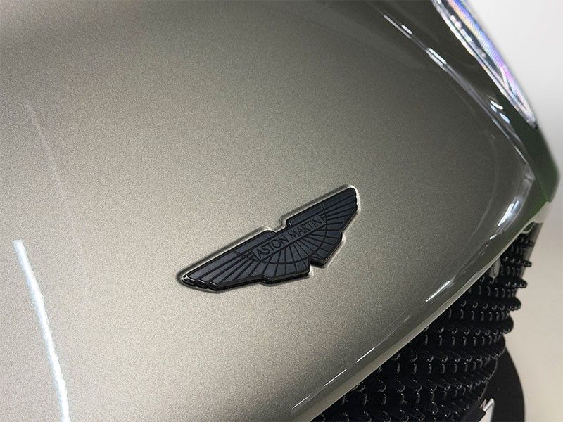 Aston Martin DBS 2024