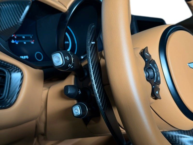 Aston Martin DBS 2024