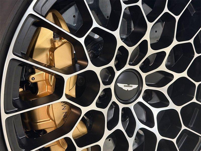 Aston Martin DBS 2024