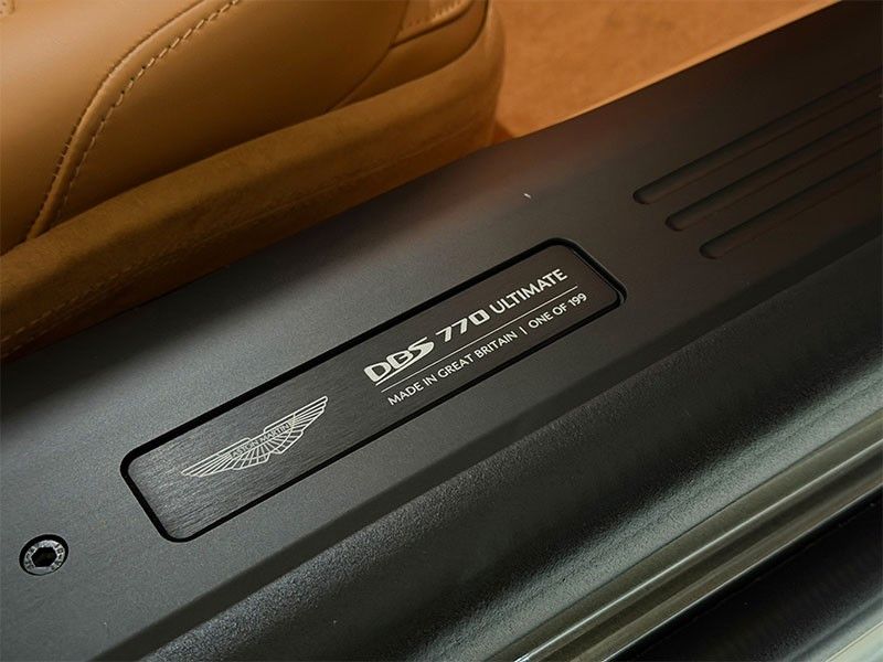 Aston Martin DBS 2024