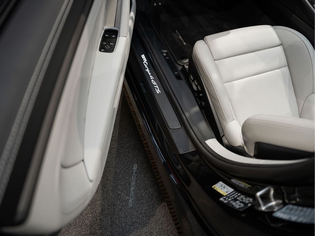 Porsche 992 2025