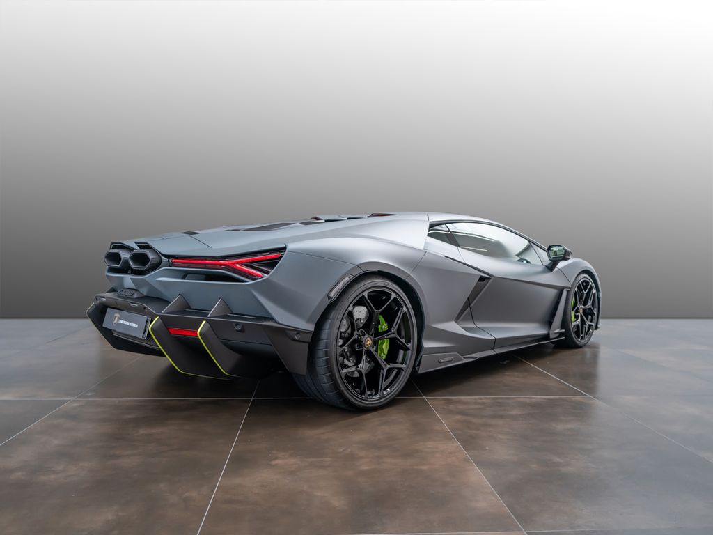 Lamborghini Revuelto 2025