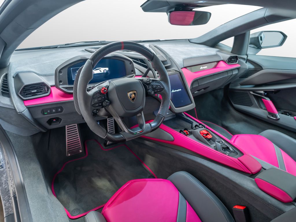 Lamborghini Revuelto 2025