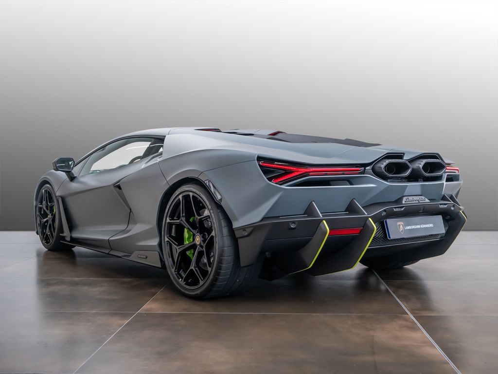 Lamborghini Revuelto 2025