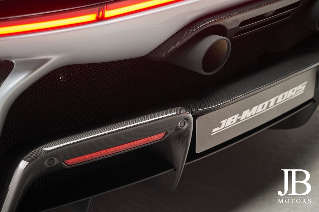 Ferrari SF90 2025