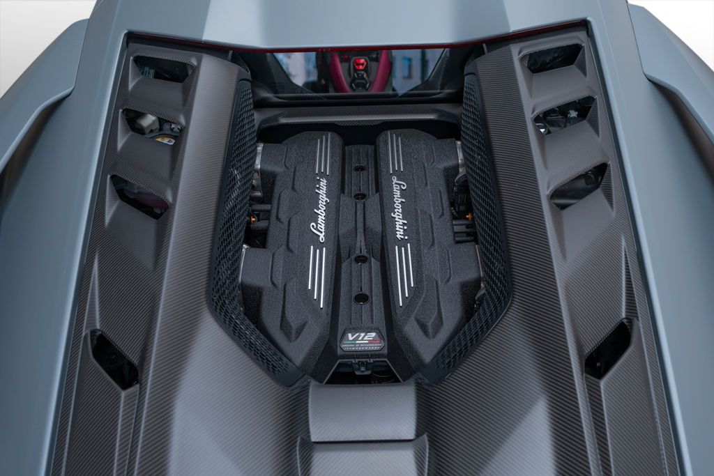 Lamborghini Revuelto 2025