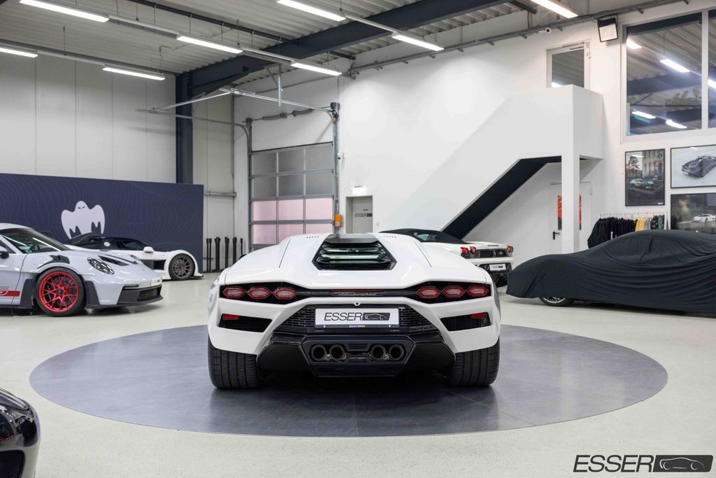 Lamborghini Countach 2022