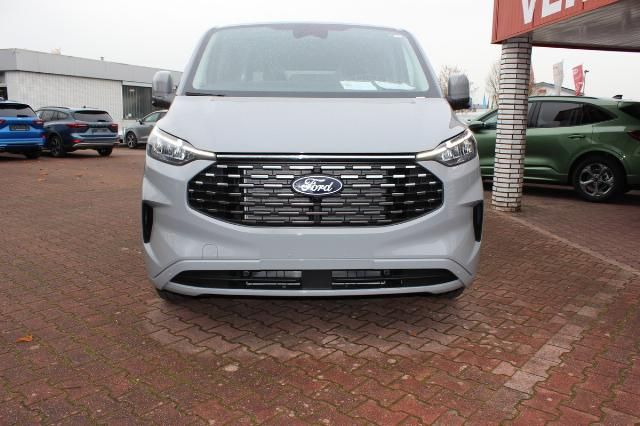 Ford Tourneo Custom 2025