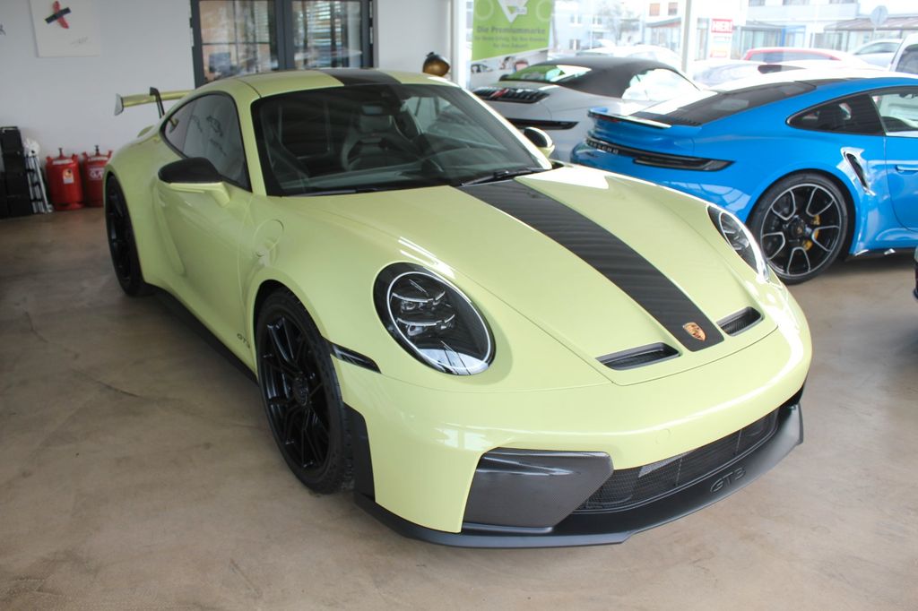 Porsche 992 2025