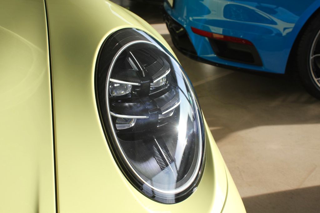 Porsche 992 2025