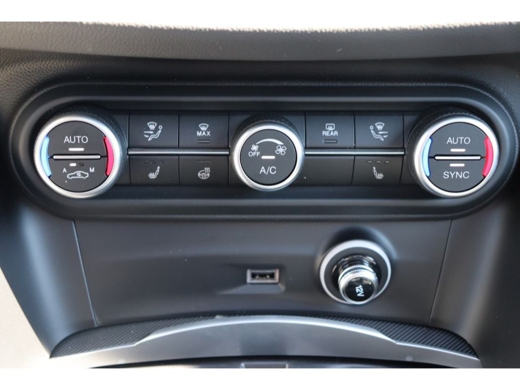 Alfa Romeo Stelvio 2025