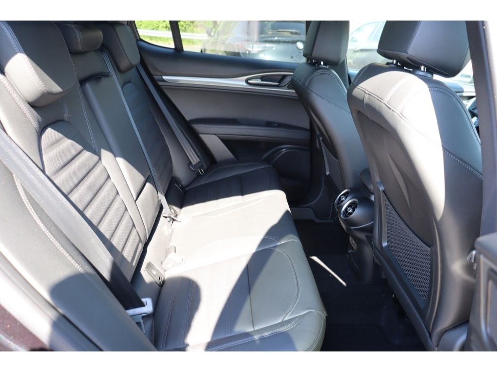 Alfa Romeo Stelvio 2025