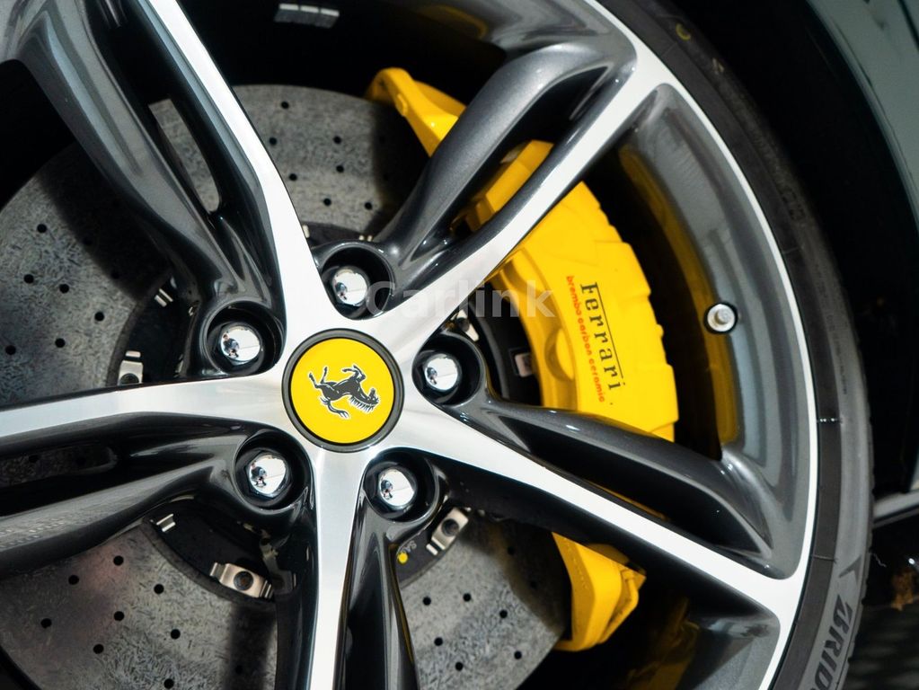 Ferrari 296 GTS 2024