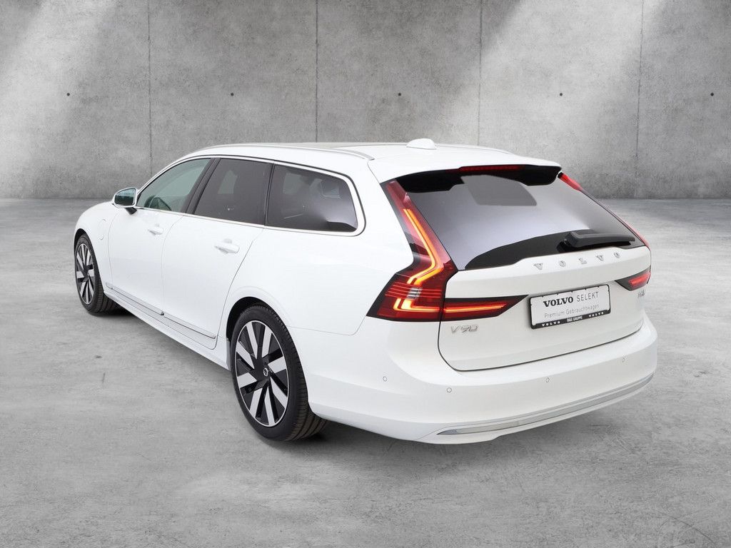 Volvo V90 2025
