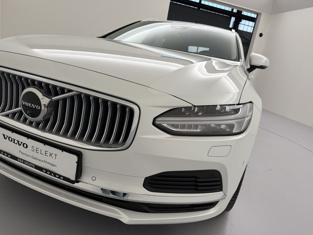 Volvo V90 2025
