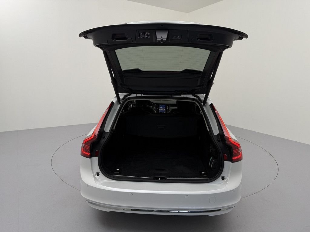 Volvo V90 2025
