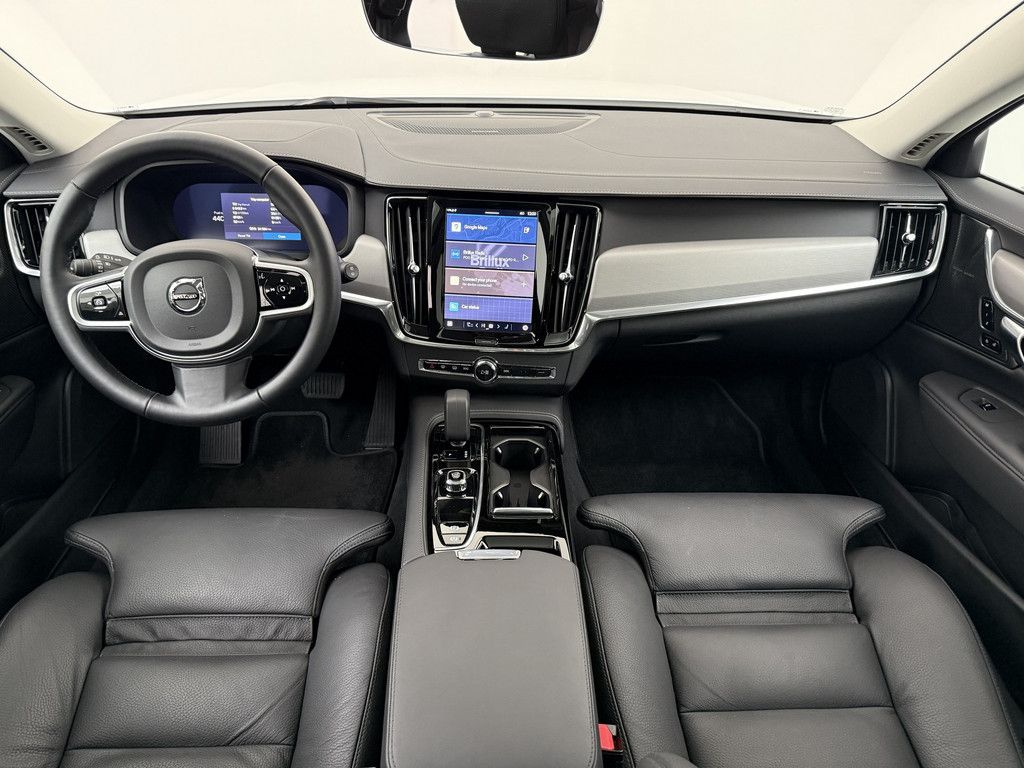 Volvo V90 2025