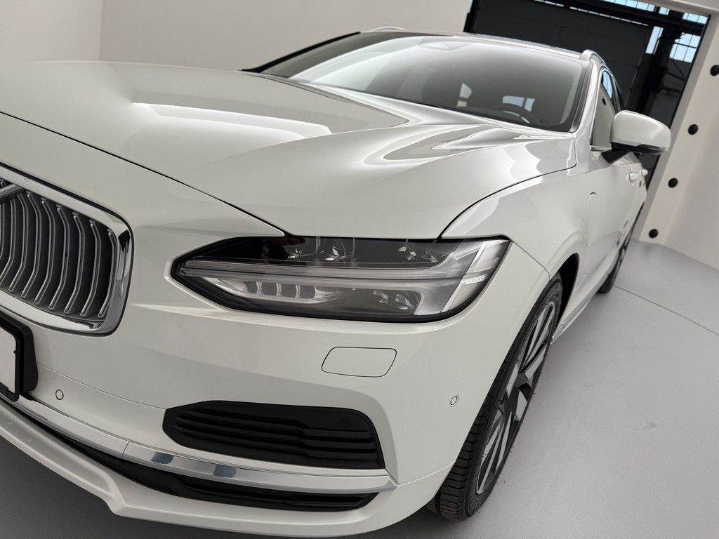 Volvo V90 2025