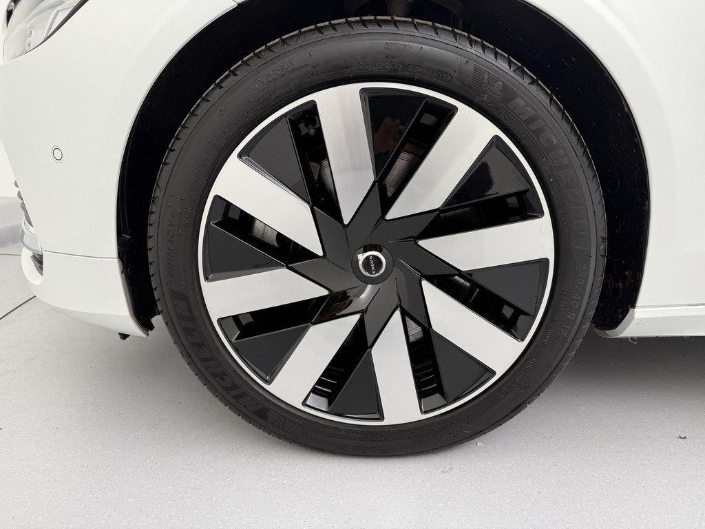 Volvo V90 2025