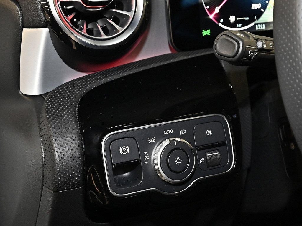 Mercedes-Benz CLA 180 Shooting Brake 2025