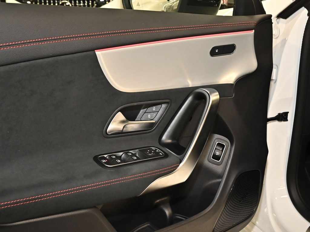 Mercedes-Benz CLA 180 Shooting Brake 2025